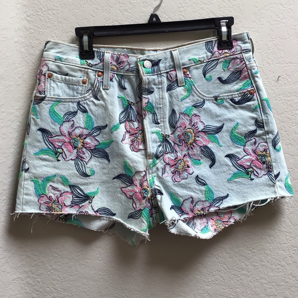 EUC Levi’s 501 High Rise Floral Shorts in Hella Bloom Size 29